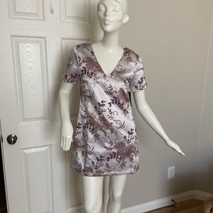 Lulu’s Go With the Glow Metallic Purple Floral Jacquard Shift Dress Size Small